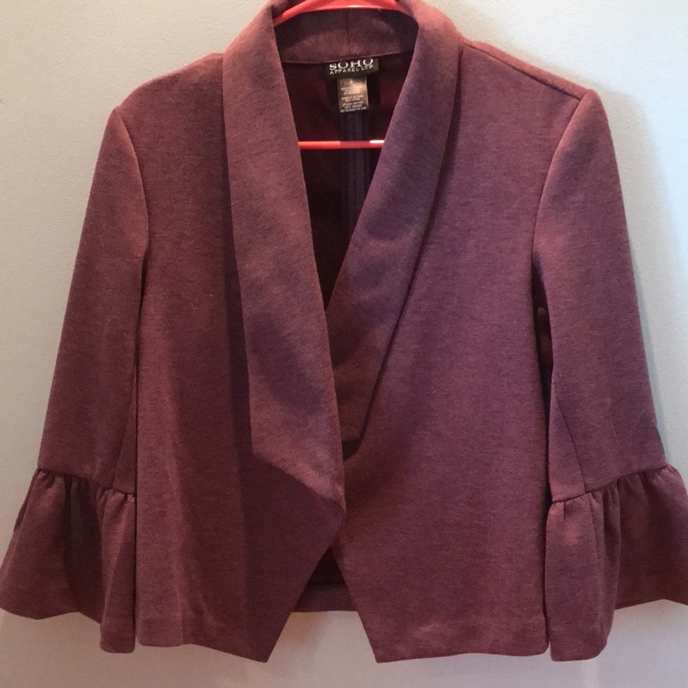 Soho Apparel Ltd small short waisted jacket w 3/4 length sleeves, ruffled cuffs